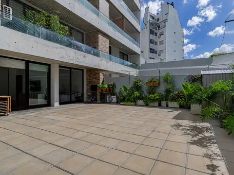 Amplio 2 ambientes con terraza y parrilla propia | 2 cocheras cubiertas