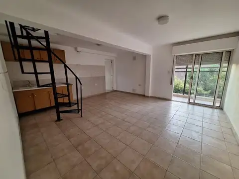 Primer Piso por escalera - Buenos Aires y Patricios 01-04