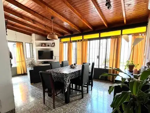 Venta - Casa - Lanus - 4 Amb.