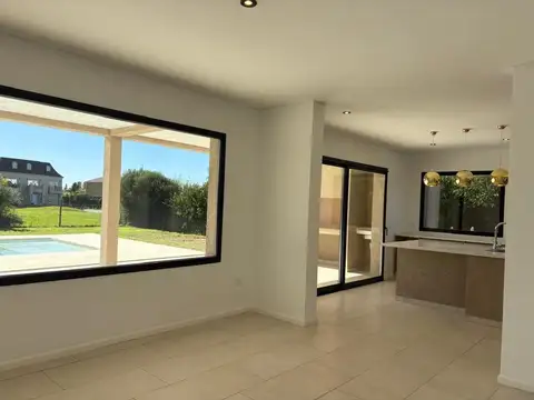 Casa 6 ambientes con 6 baños