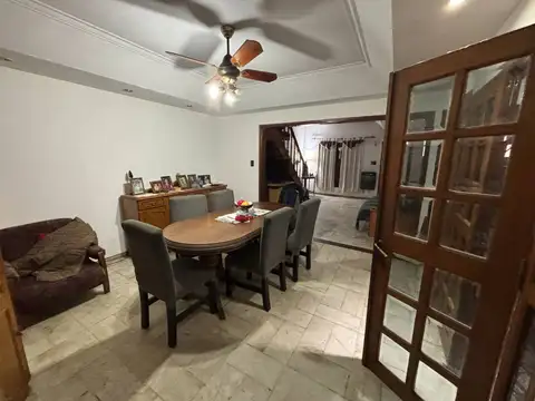 VENTA CASA 4 DORMITORIOS COCHERA PATIOS LUDUEÑA
