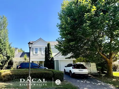 Casa en  Abril Club de Campo