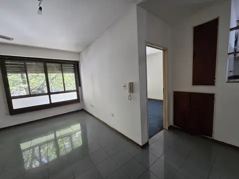 Amplia Oficina en venta en Almagro