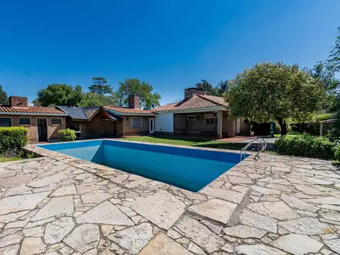 VENTA Casa en  Funes Altura GTA 15 sobre ruta