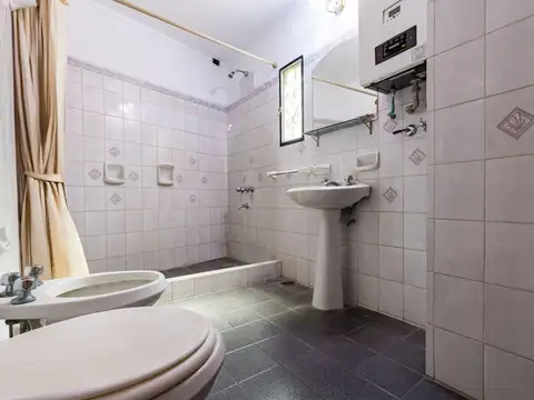Casa en Alquiler con 2 cocheras