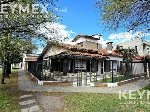 Casa 4 ambientes venta Castelar Norte APTA CREDITO