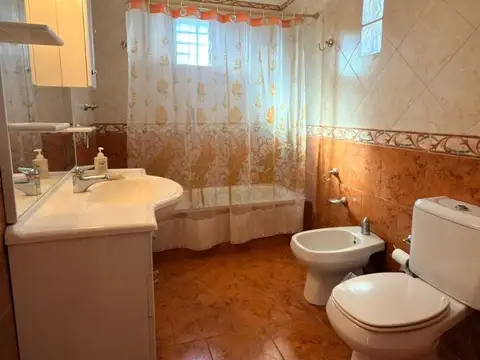 Casa en Venta con 6 cocheras