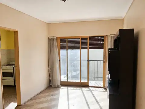 2 ambientes al frente  con balcon luminoso 40m2 excelente ubicacion