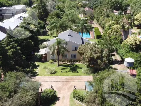 Venta de complejo turístico o como condominio  de 7 casas .