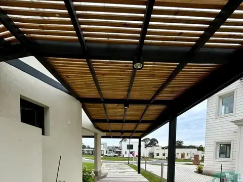 Casa 4 ambientes con 3 baños