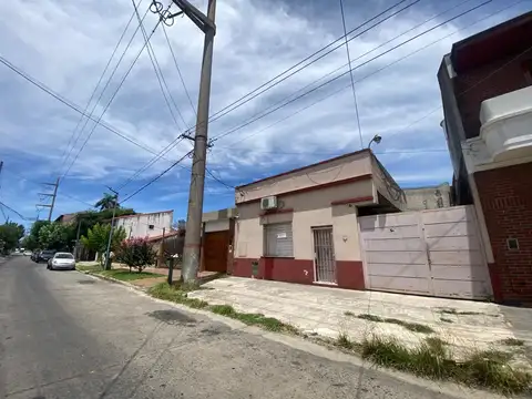 Galpon en Venta en Bernal, USD 260.000
