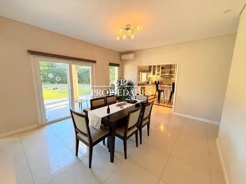 Casa 6 ambientes con 4 baños