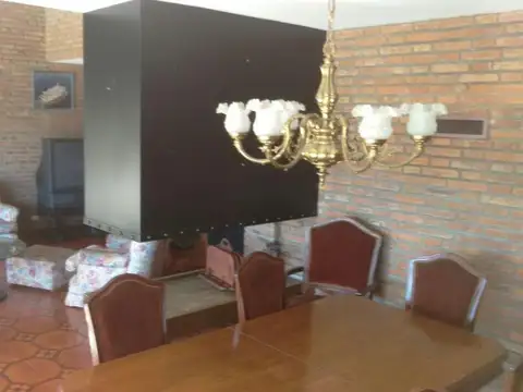 Casa 6 ambientes con 4 baños
