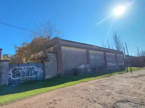 Deposito 4500m² sobre 10500m² de terreno, en la Calle Italia, Escobar.