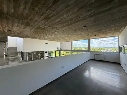 Casa 13 ambientes con 4 baños