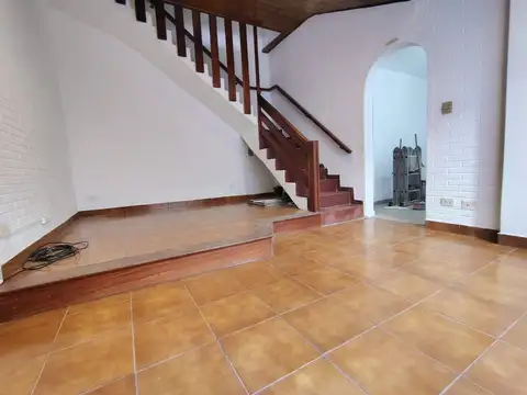 T/CASA 4 AMB  2 PLANTAS CON PATIO TERRAZA