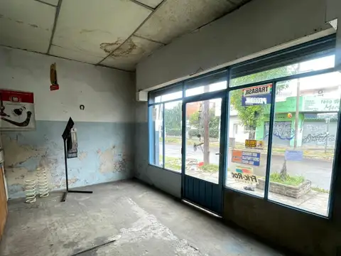 AMPLIO TERRENO CON LOCAL MÁS DEPOSITO EN VENTA