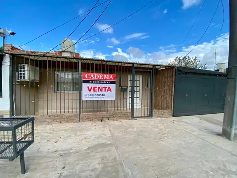 Casa en Venta de 3 Ambientes. Barrio España, Zárate. Con Cochera y Quincho