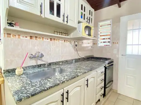 Casa en Venta de 3 Ambientes. Barrio España, Zárate. Con Cochera y Quincho