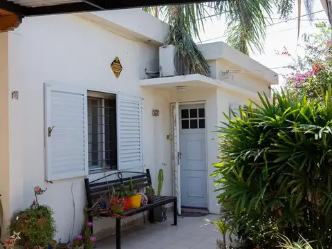 Casa 6 ambientes con 1 baño