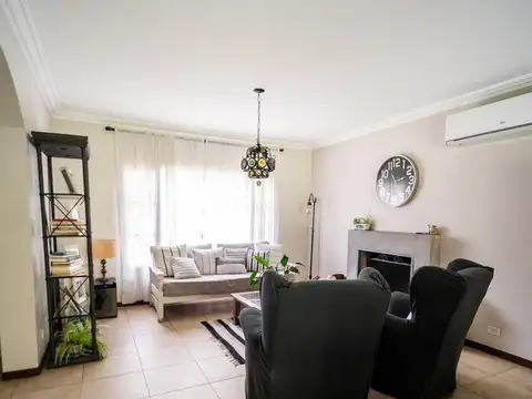 Casa en Venta con 4 cocheras