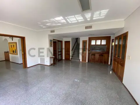 Casas en venta en La Plata, 4 dormitorios con pileta