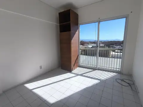 Departamento con excelente vista y balcón en alquiler