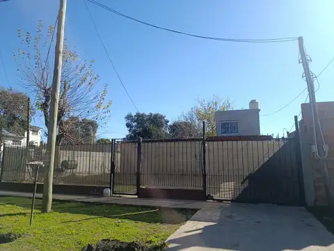 VENTA CASA MULTIFAMILIAR MERLO