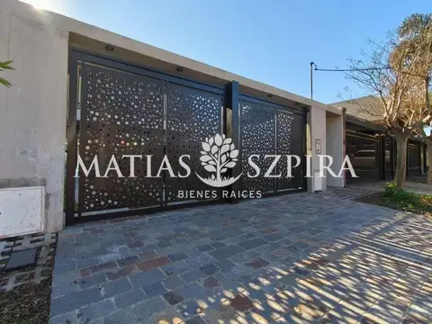 Casa 4 ambientes con 3 baños