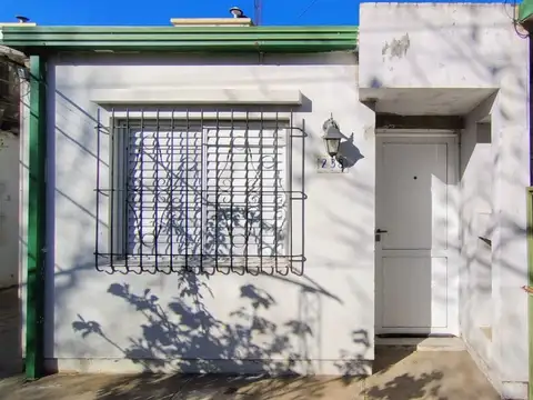 Casa 4 ambientes con 1 baño