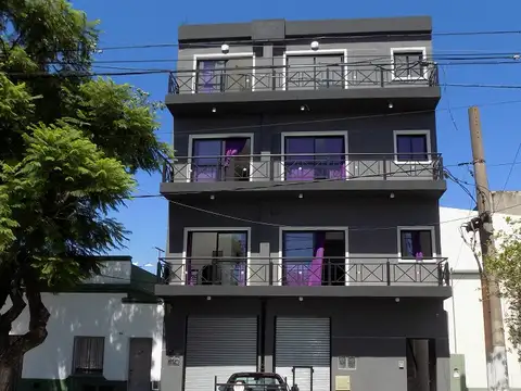 DEPARTAMENTO MONOAMBIENTE DIVIDIDO AL FRENTE CON BALCON.