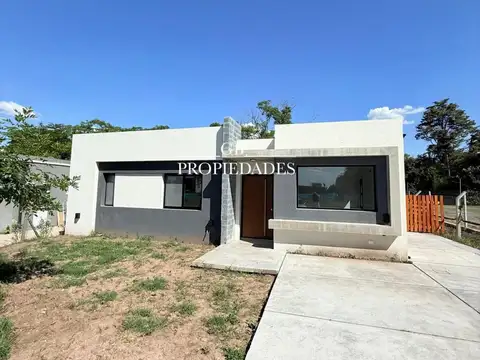 Venta de Casa de 4 AMBIENTES en Santa Lucia, Pilar