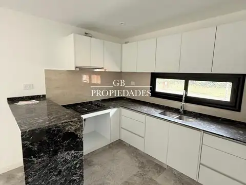 Venta de Casa de 4 AMBIENTES en Santa Lucia, Pilar