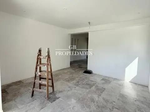 Casa en Venta con 4 cocheras
