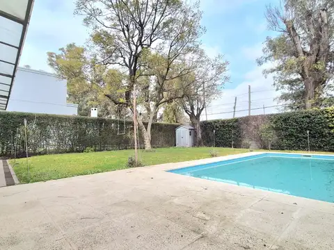 Casa en Venta con 3 cocheras