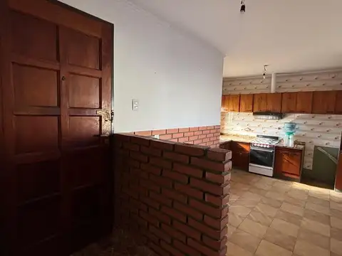 Depto Tipo Casa en Alquiler en Caseros, $ 550.000