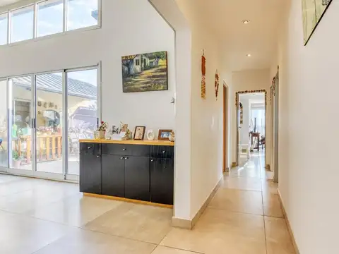 Casa en Venta con 4 cocheras