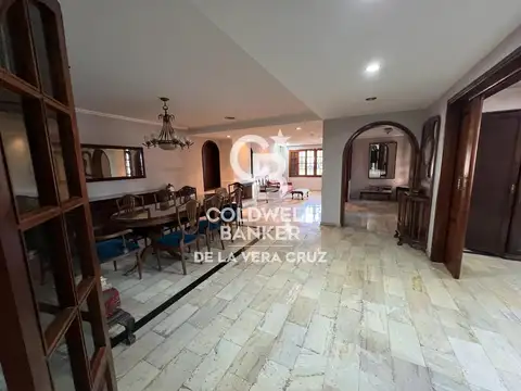Casa 7 ambientes con 4 baños