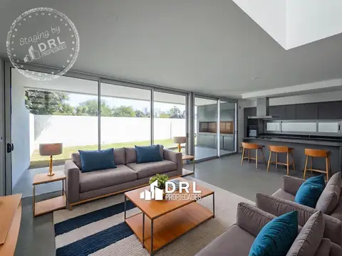 Casa 4 ambientes con 2 baños