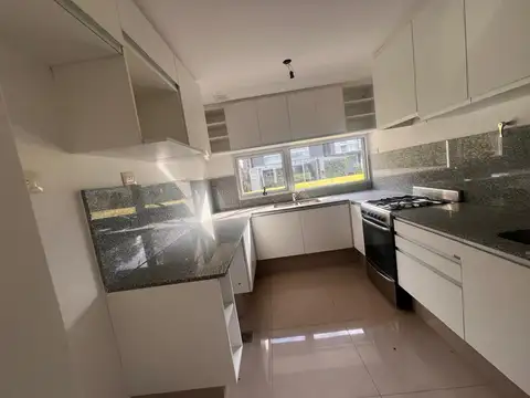 Departamento 6 ambientes con 2 baños