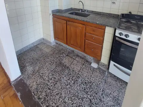 DEPARTAMENTO 2 AMBIENTES . EXCELENTE UBICACION -