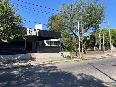 Local comercial - Av Rafael Núñez  al 5500