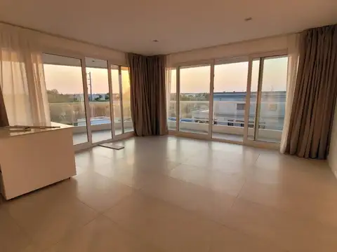 Barrio Castaños. Complejo La BALCONADA , alquiler anual departamento de 3 ambientes: 2 baños( suite) balcón con parrilla!