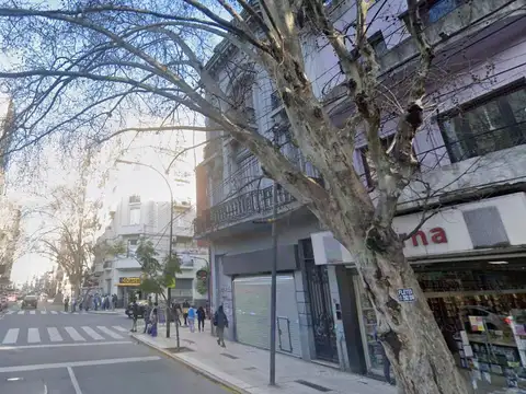 ALQUILER EDIFICIO COMERCIAL CON LOCAL - AV. CORRIENTES