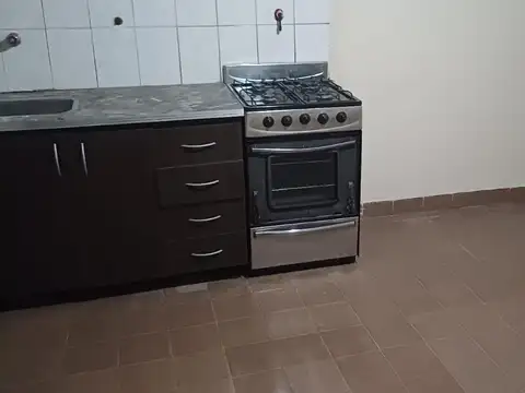 Departamento tipo casa 3 ambientes con patio en planta alta