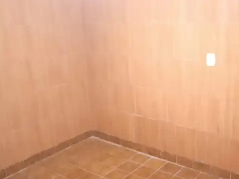 Depto Tipo Casa en Alquiler en Valentin Alsina, $ 650.000