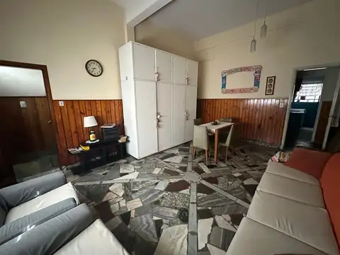 Casa 7 ambientes con 1 baño