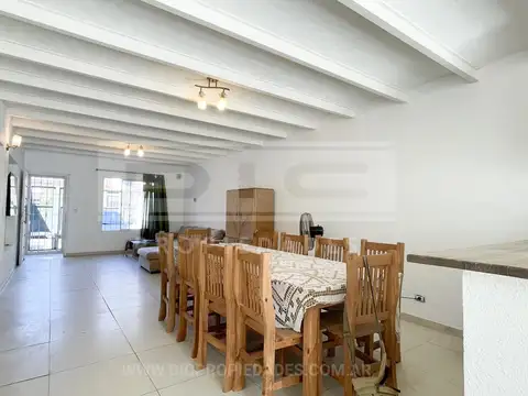 Depto Tipo Casa en Venta con 1 cocheras