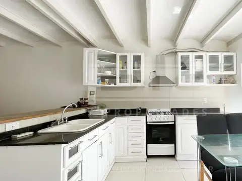 Depto Tipo Casa en Venta con 1 cocheras