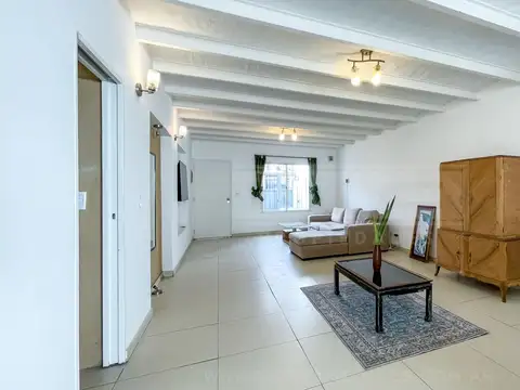 Depto Tipo Casa en Venta con 1 cocheras